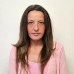 Frau Lisa Gooßens Assistentin der GF Büro 0211 / 29260071 Email.: l.goossens@liebevolle-Betreuung24.de